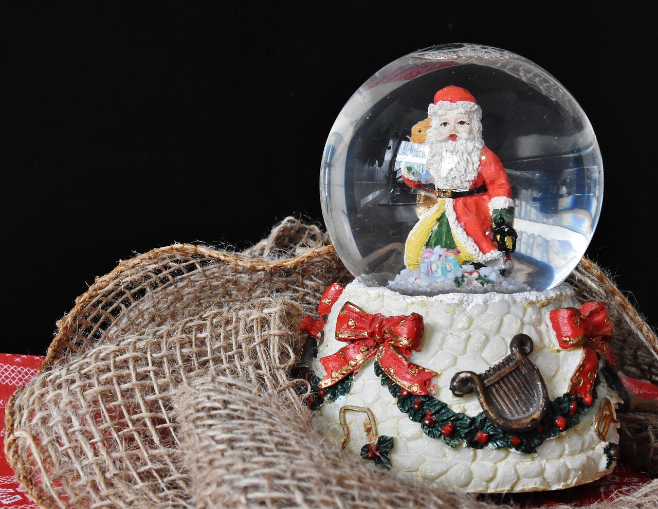 entdecken sie die zauberhafte welt der spieluhren! tauchen sie ein in die melodien und nostalgischen klänge, die erinnerungen wecken und ein gefühl von magie verleihen. ideal als geschenk oder für die eigene sammlung.