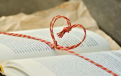Wie überrasche ich meine Freundin 2025 mit einzigartigen, personalisierten Geschenken?