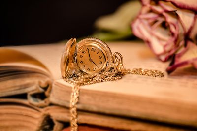 Welche Faktoren beeinflussen die Lieferzeit von personalisierten Geschenken?