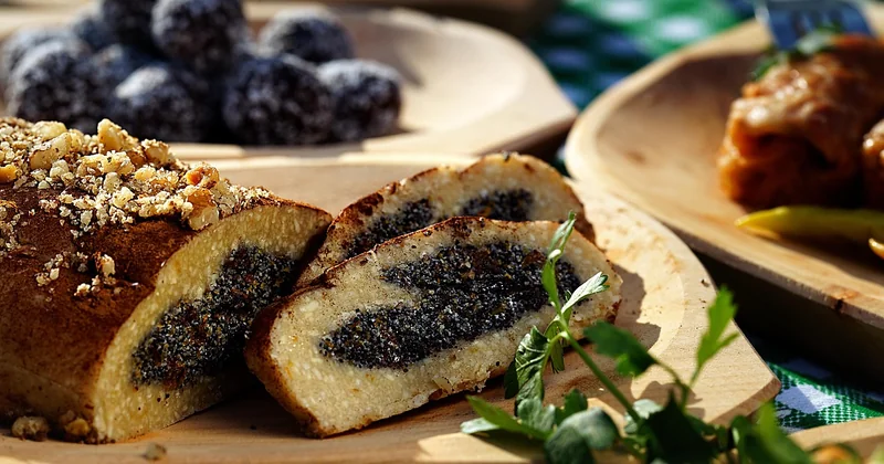 Vegane Klöße mit Pilzgulasch und Rotkraut: Das perfekte Sonntagsessen