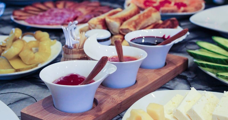 Cremiger Dip mit Frischkäse: 7 schnelle Rezepte für jeden Anlass