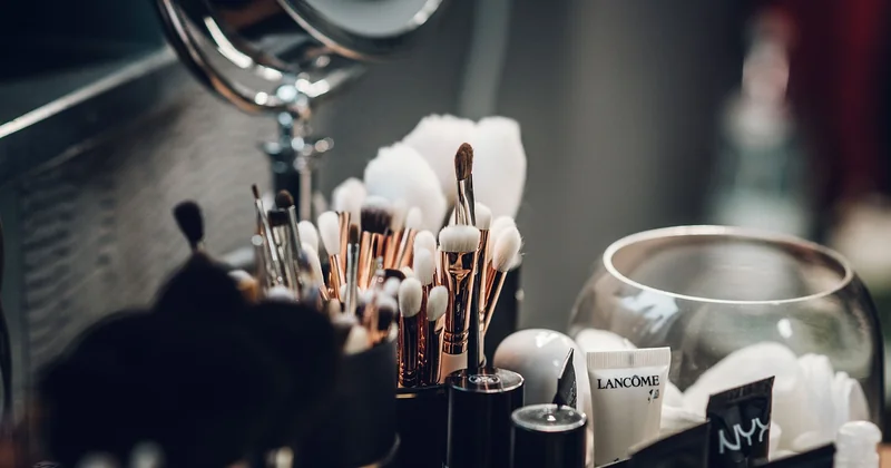 Accessoires und Make-up: Das i-Tüpfelchen