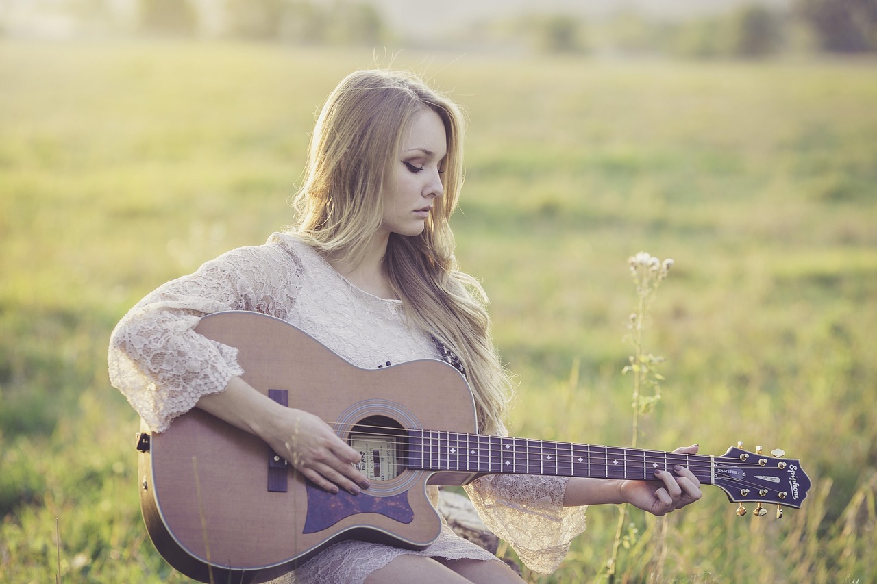 entdecken sie die faszinierende welt der musikinstrumente! von klassischen klavieren und gitarren bis hin zu modernen synthesizern – finden sie das perfekte instrument für jeden musikliebhaber.