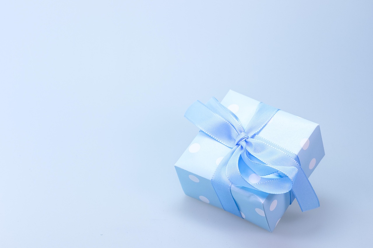 entdecken sie personalisierte geschenke, die von herzen kommen. ideal für jede gelegenheit – von geburtstagsgeschenken bis hin zu besonderen anlässen. machen sie ihre geschenke einzigartig und unvergesslich!