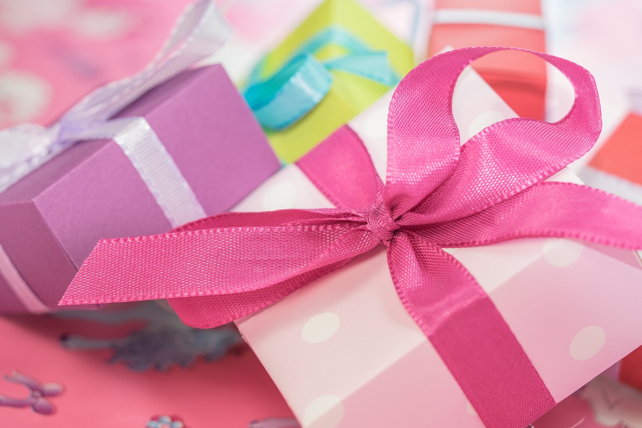 entdecken sie personalisierte geschenke, die von herzen kommen! ob für geburtstage, hochzeiten oder besondere anlässe – unsere individuell gestaltbaren geschenkideen sorgen für unvergessliche momente und zeigen, wie viel ihnen jemand bedeutet.