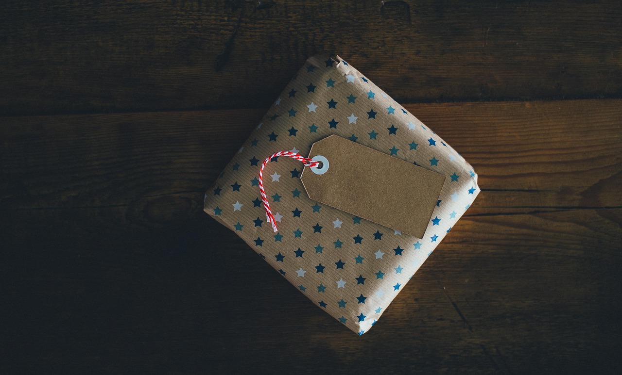 entdecken sie personalisierte geschenke, die jedem anlass eine besondere note verleihen. von maßgeschneiderten accessoires bis hin zu einzigartigen erinnerungsstücken – finden sie das perfekte geschenk für ihre liebsten.