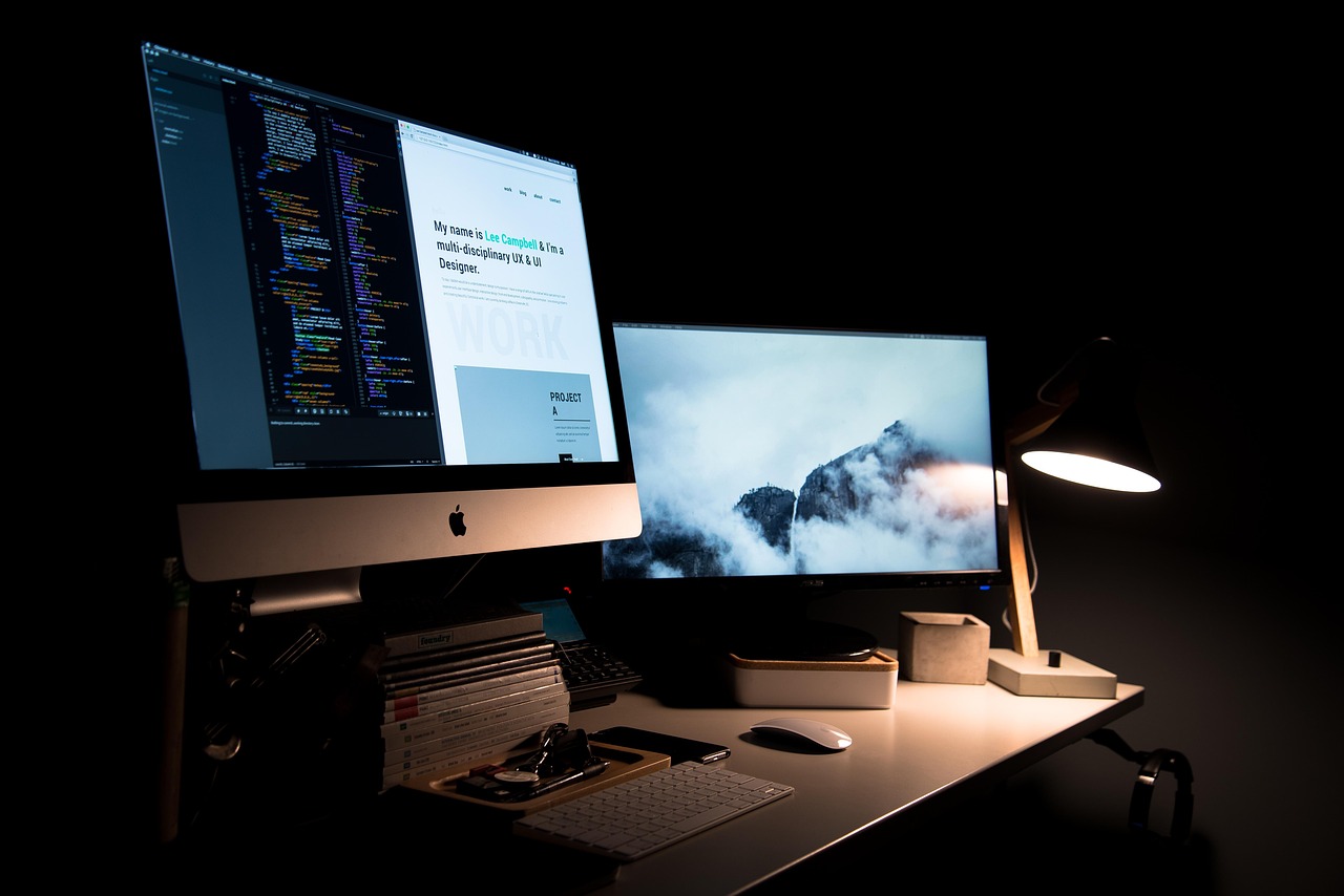 entdecken sie die vorteile eines dual-monitor-setups f&uuml;r mehr produktivit&auml;t und komfort am arbeitsplatz. optimieren sie ihre bildschirmfl&auml;che mit zwei monitoren.