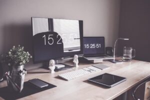 erfahren sie, wie sie mit einem dual-monitor-setup ihre produktivit&auml;t steigern und ihr arbeiten effizienter gestalten k&ouml;nnen. perfekt f&uuml;r b&uuml;ro, gaming und multitasking.
